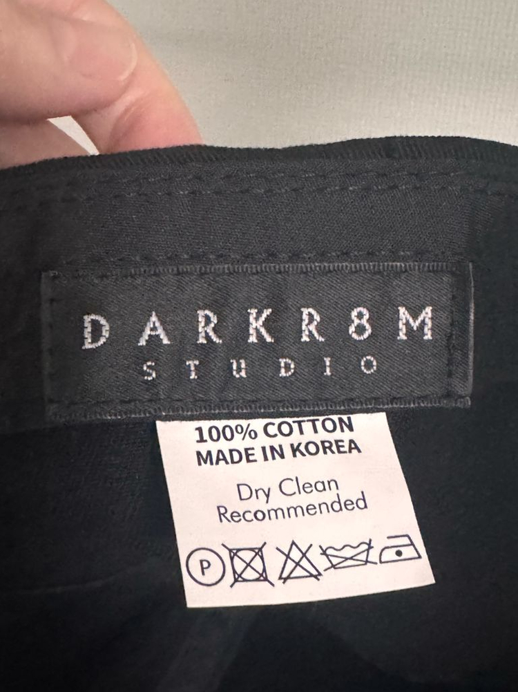 다크룸 x 크림 한정판 업사이드다운 레드볼캡--2