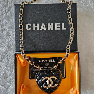 샤넬 하트 키링 판매해요