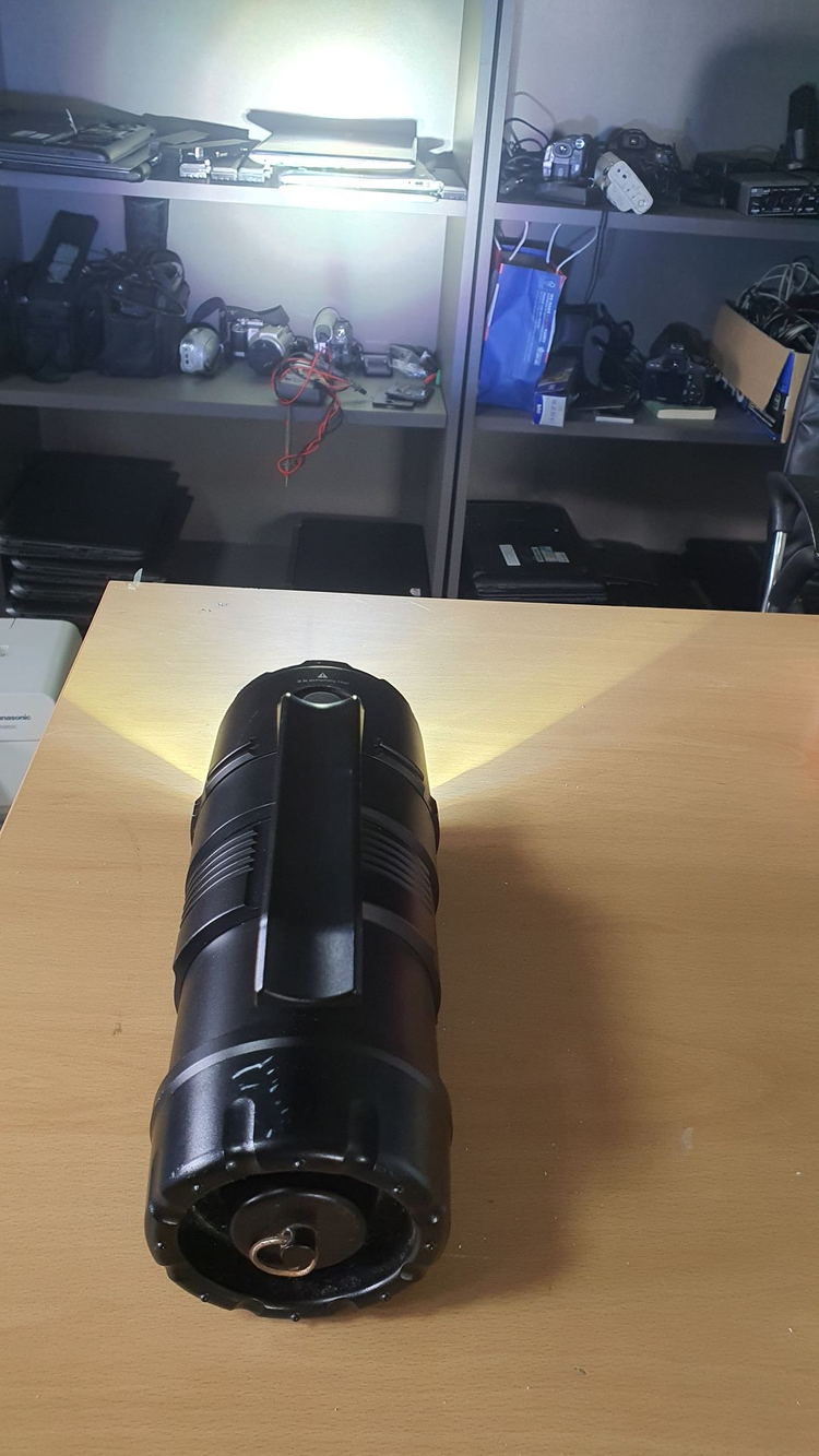 Duveet H-Gear 서치라이트 탐조등 4100루멘 지원 최대 조사거리 1.2KM 지원--2