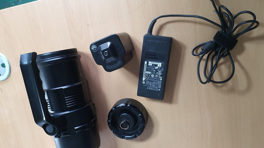 Duveet H-Gear 서치라이트 탐조등 4100루멘 지원 최대 조사거리 1.2KM 지원--7