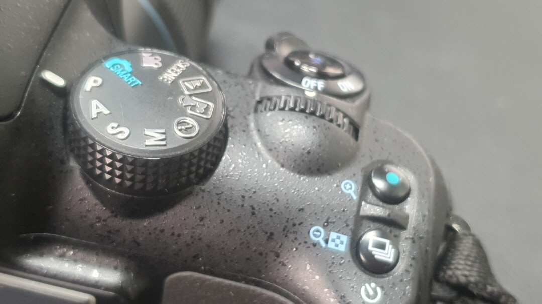 삼성 미러리스 중급기 NX11 18-55mm 번들렌즈 정품배터리 2개--5