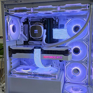 화이트 게이밍 PC RTX 4070 Ti 라이젠 9800X3D