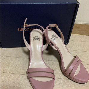 슈콤마보니 샌들