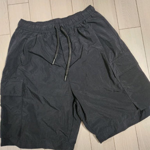 새상품급)커스텀멜로우 우븐 카고 밴딩 반바지 사이즈78여러 중고사이트에도 같이 판매하고 있어서 삭제되면 팔린거에요~