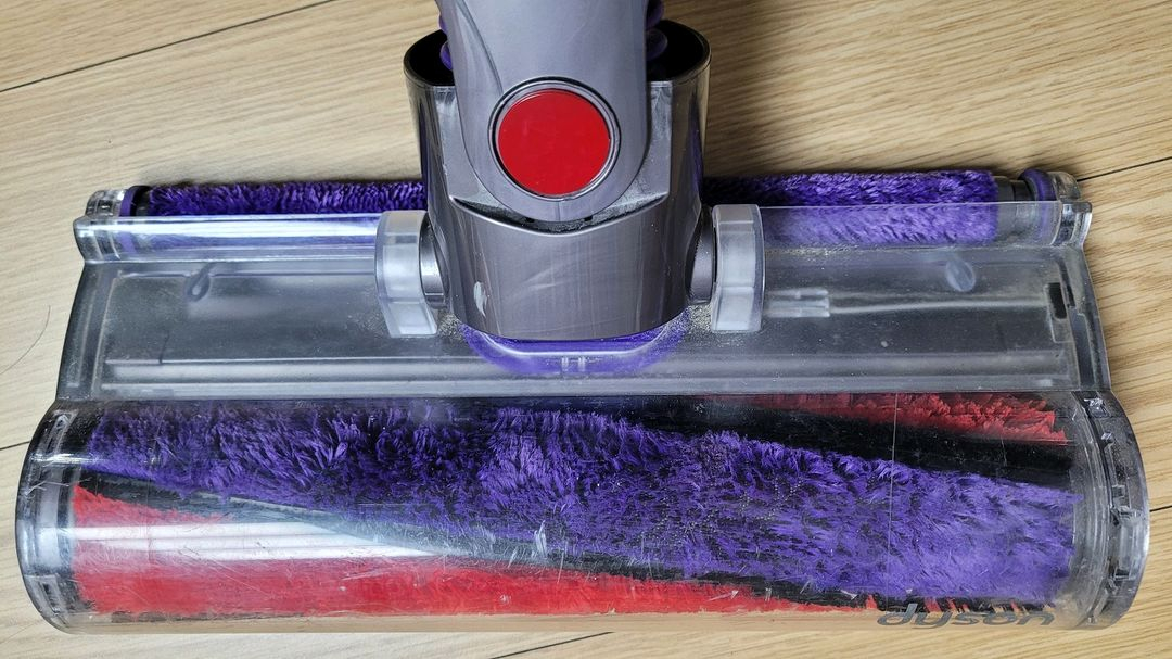 깨끗하게 세척한 다이슨 무선 청소기 V10 풀세트(42분 연속동작)--4