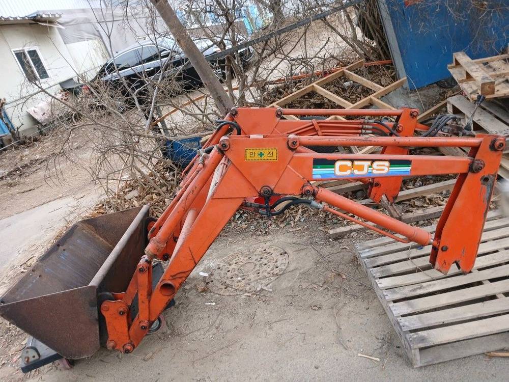 대동 트랙터 25마력용 로더 팝니다 이미지