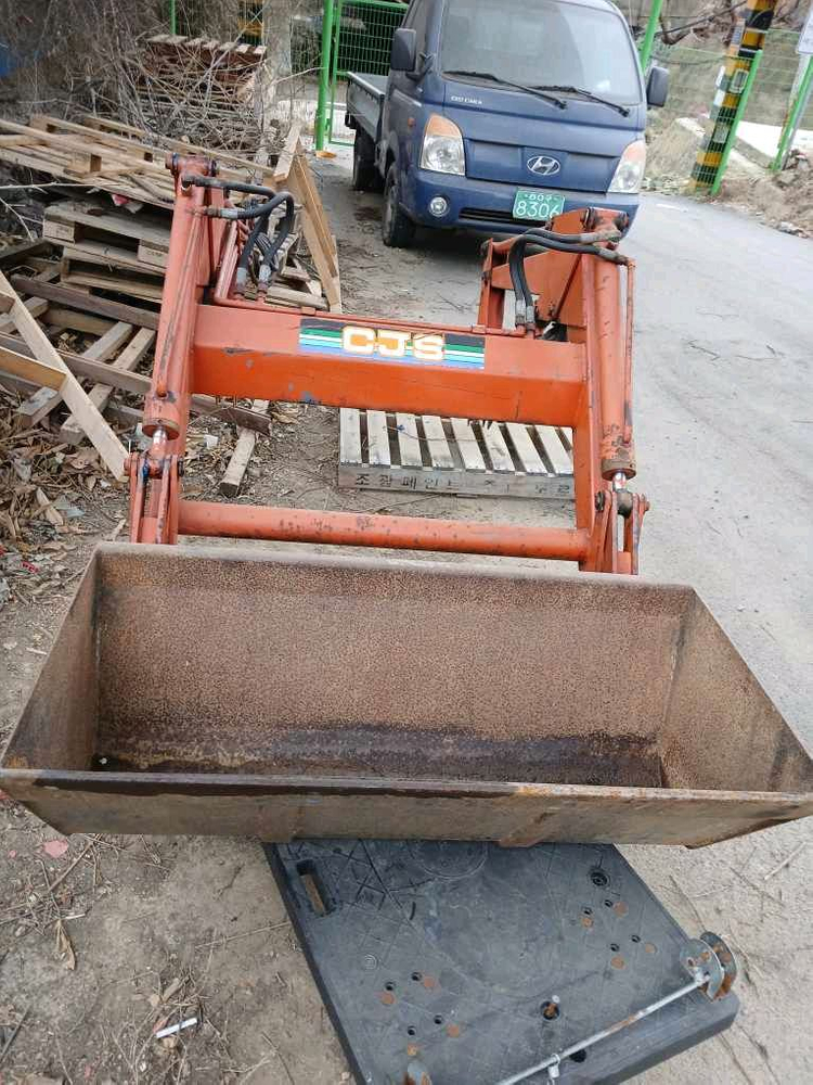 대동 트랙터 25마력용 로더 팝니다 이미지