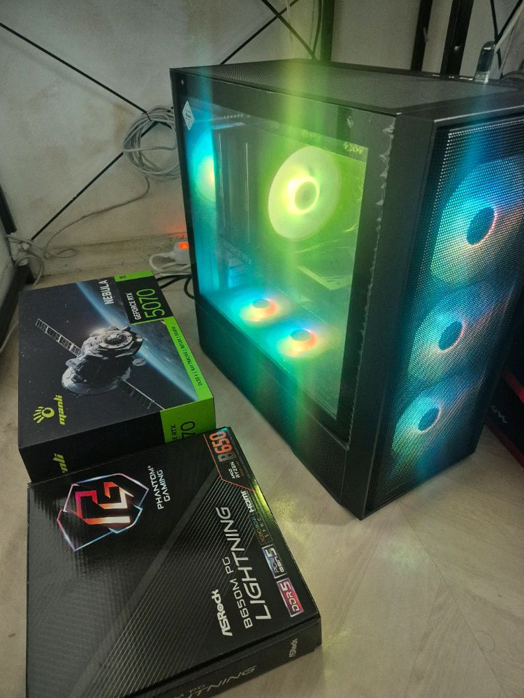 7800X3D RTX5070 게이밍 본체 편집용본체--0