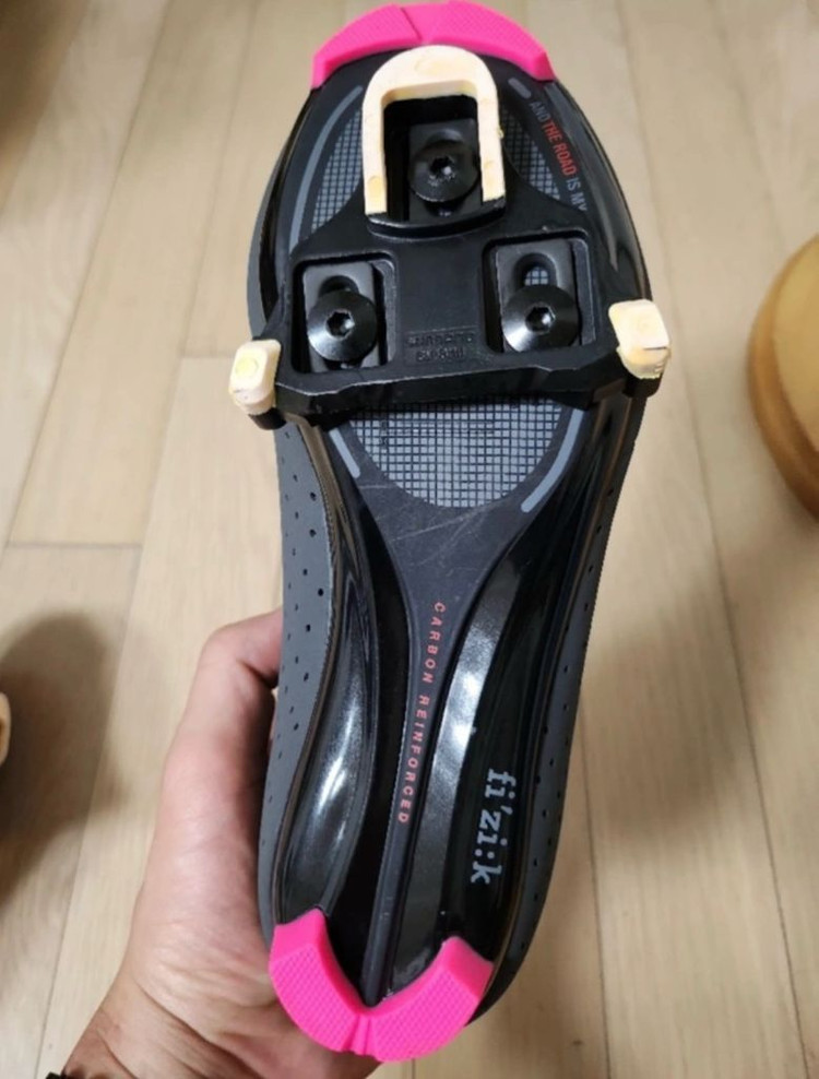 [새상품] 피직(fizik) R5 로드 슈즈 팝니다.--4