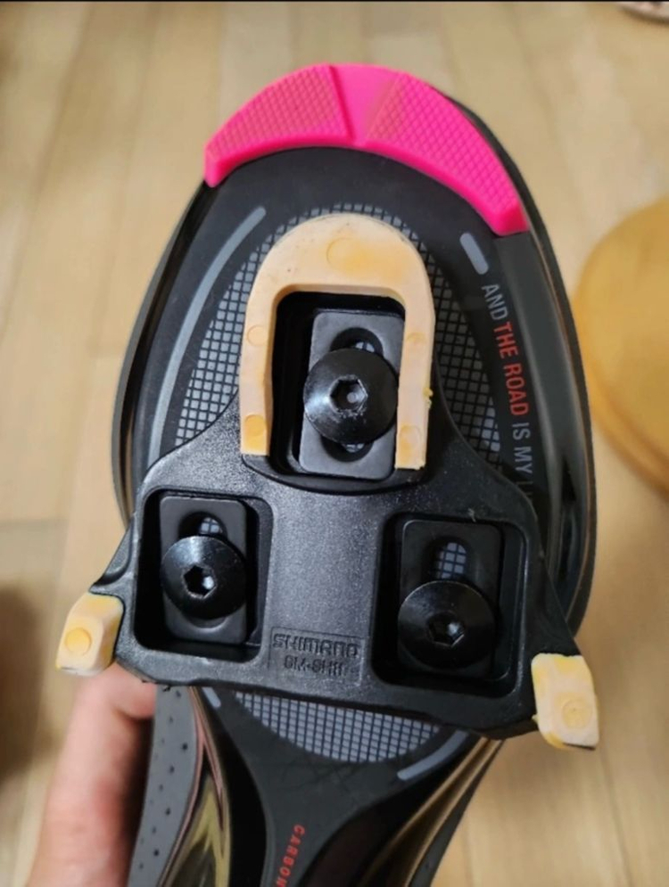 [새상품] 피직(fizik) R5 로드 슈즈 팝니다.--5