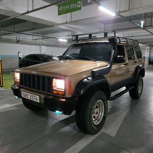 체로키 XJ 스포츠모델 후기형 휘발유 수동 귀한차 인치업