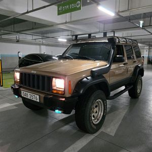 체로키 XJ 스포츠모델 후기형 휘발유 수동 귀한차 인치업