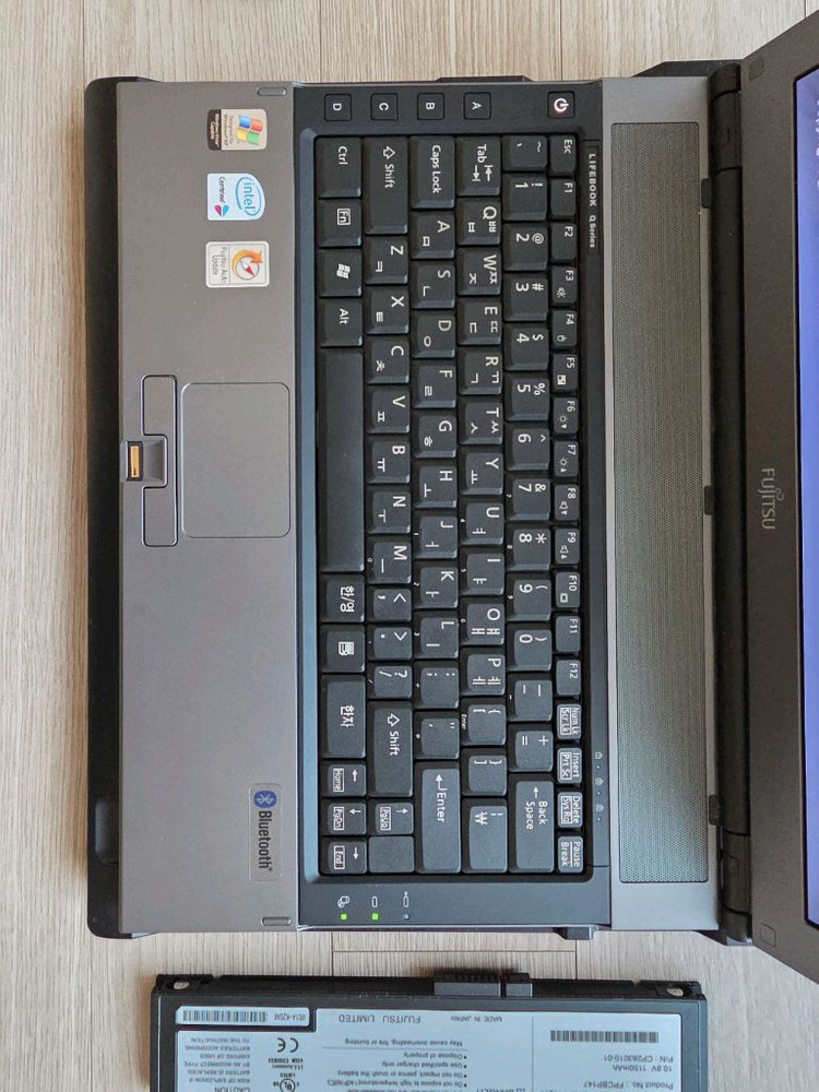Fujitsu LIFEBOOK Q-Series Q2010--1