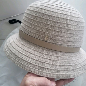 헬렌카민스키 타닐라 크림색