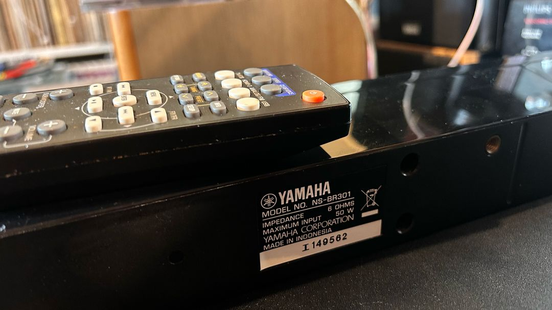 야마하 SR-301 서브우퍼 일체형 리시버와 스피커바 세트 이미지