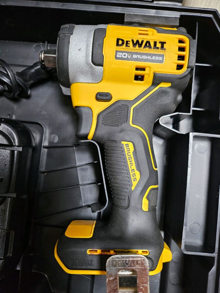 디월트 충전 임팩 렌치 드라이버 드릴 세트--1