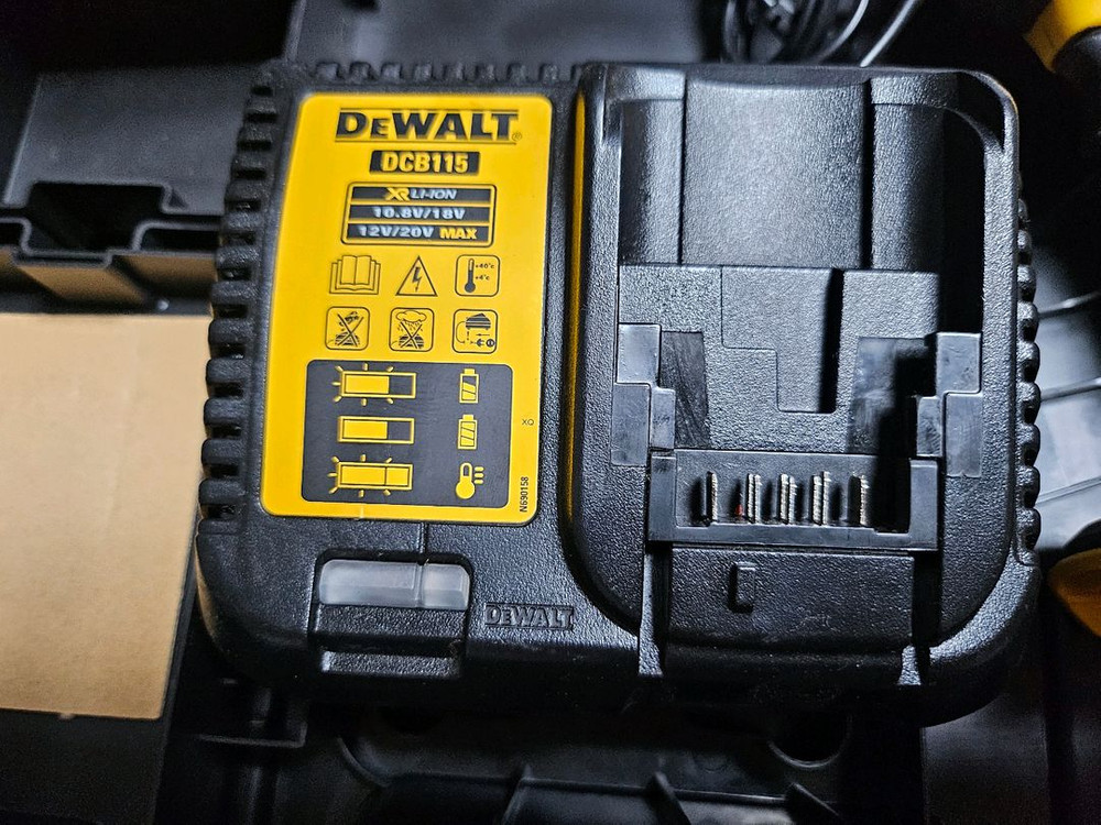 디월트 충전 임팩 렌치 드라이버 드릴 세트--4