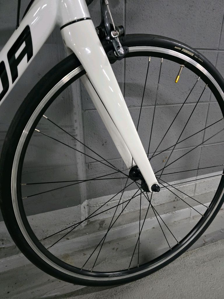 메리다 스컬트라100 화이트크림 로드자전거 판매합니다--2