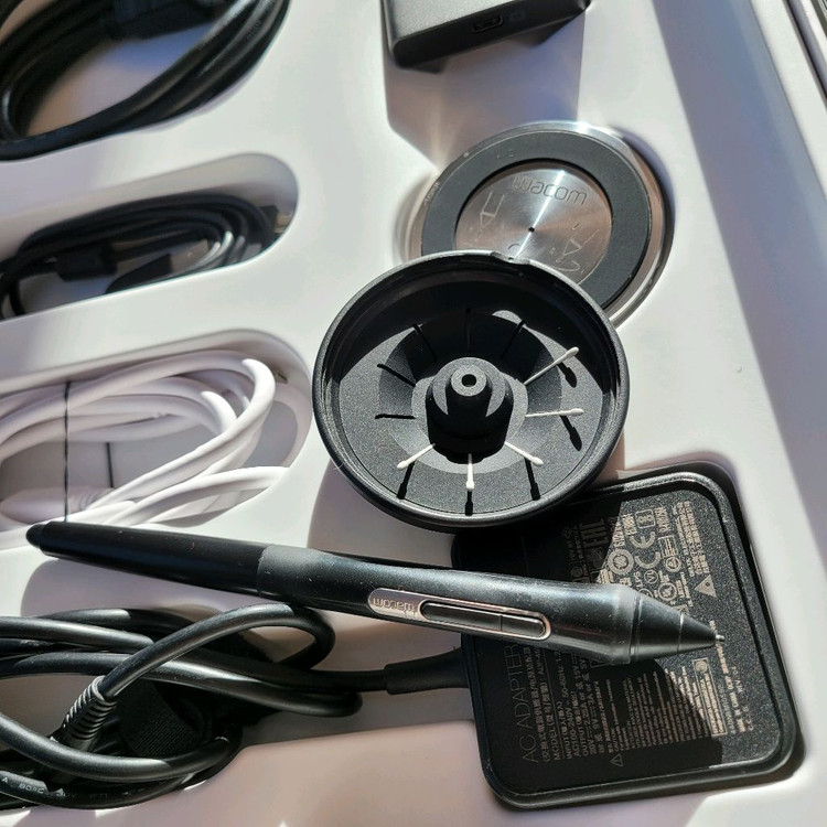 와콤 신티크 프로 DTH-1620 액정타블렛 풀박스--8