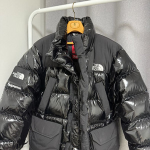 슈프림 x 노스페이스 700-필 다운 파카 블랙