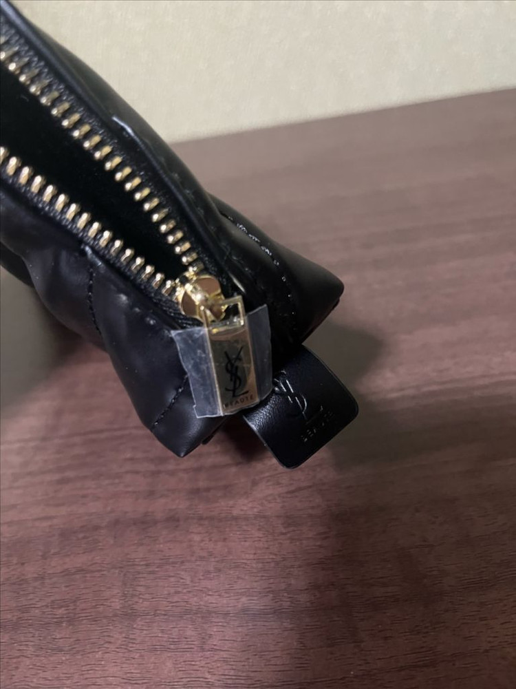 정품. 입생로랑 퀄팅 파우치--1