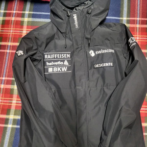 데상트 아우디 바람막이 이미지