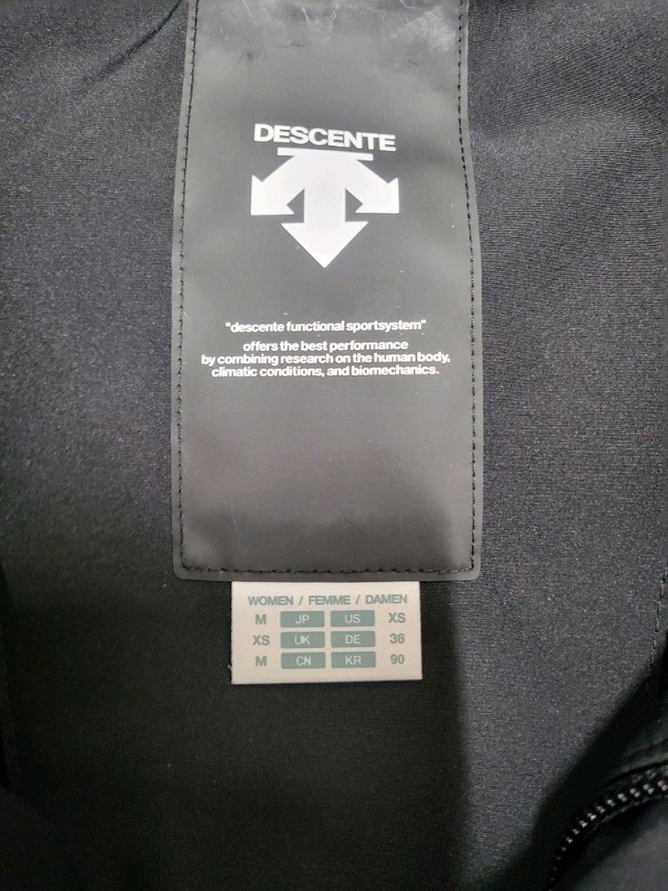 데상트 아우디 바람막이 이미지