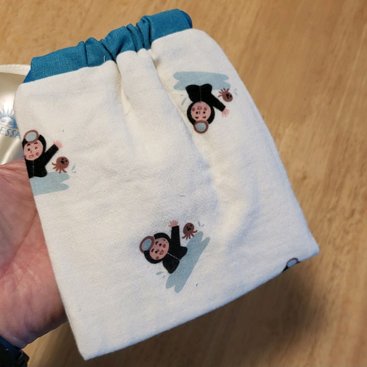 귀여운 해녀 캐릭터가 그려진 복주머니 파우치. 다미사용--1