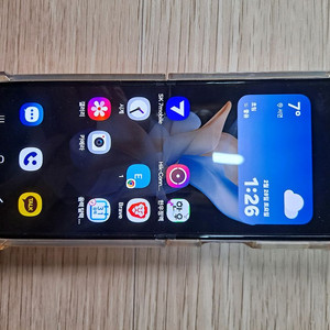 갤럭시 Z플립4 256GB 이미지