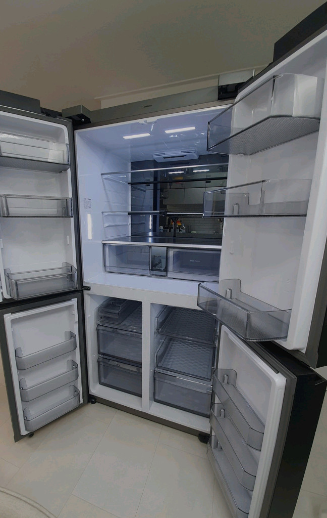 삼성 비스포크 패밀리허브 4도어 냉장고 이미지