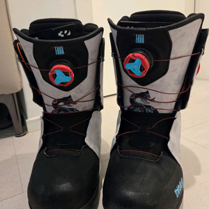 써리투 라쉬드 더블보아 부츠 판매합니다