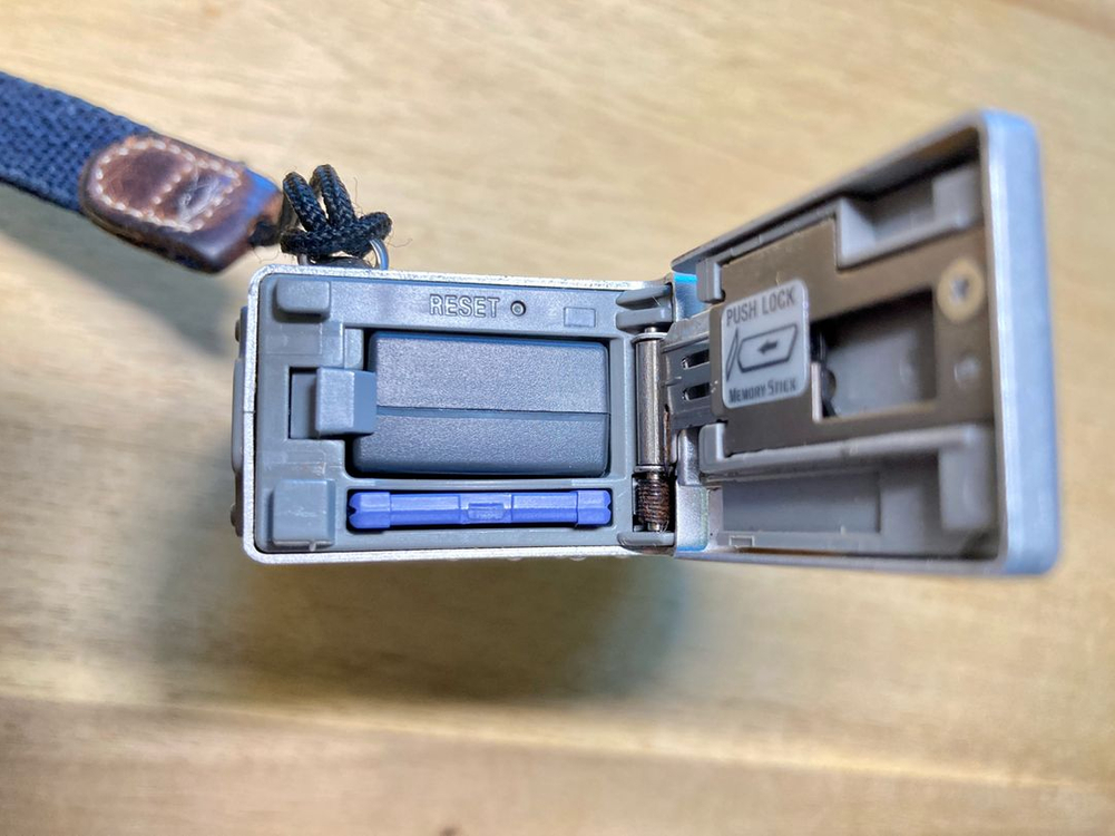 소니 사이버샷 dsc-F77--3