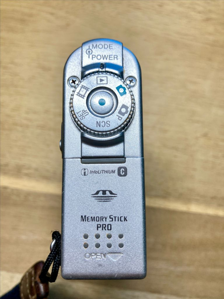 소니 사이버샷 dsc-F77--4