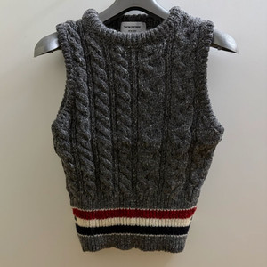 톰브라운 정품 삼선 아란 케이블 민소매니트