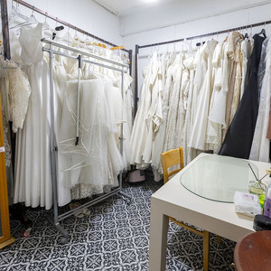 토탈스튜디오에서 사용하던 a급 웨딩드레스 40여벌 판매합니다