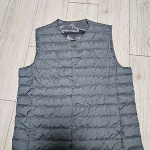 유니클로 울트라 라이트 컴팩트 경량 베스트 (그레이) 2만 에 팝니다.