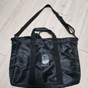 베이프 토트 & 크로스백 (블랙) 2.5만에 팝니다.