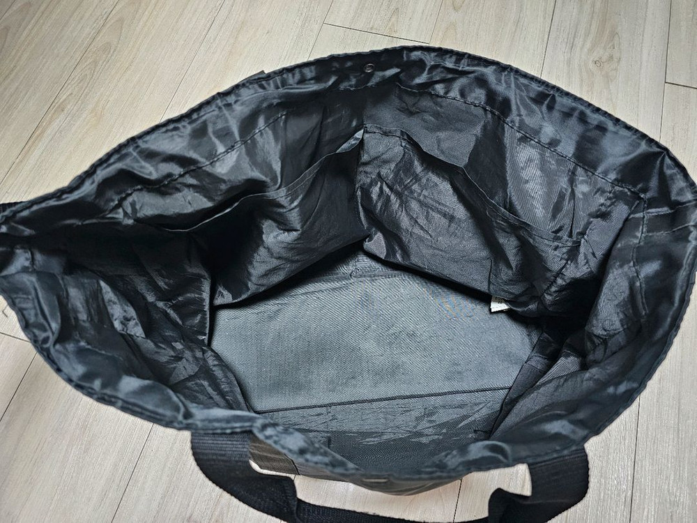 베이프 토트 & 크로스백 (블랙) 2.5만에 팝니다.--2