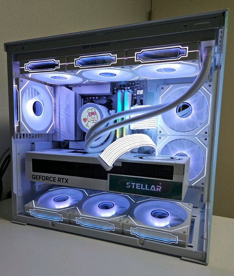 9800X3D RTX5090 하이엔드급 화이트 데스크탑--0