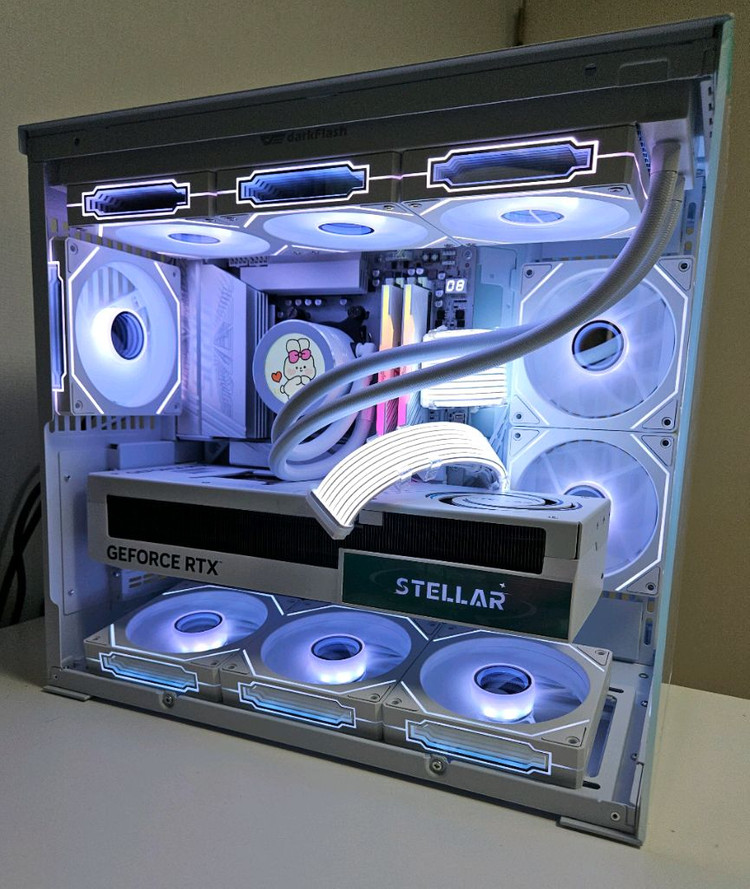 9800X3D RTX5090 하이엔드급 화이트 데스크탑--1