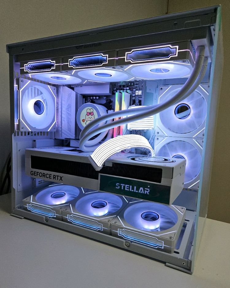 9800X3D RTX5090 하이엔드급 화이트 데스크탑--4