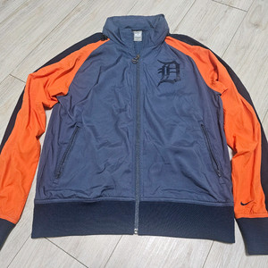 NIKE 나이키 디트로이트 타이거스 집업 3만에 팝니다.