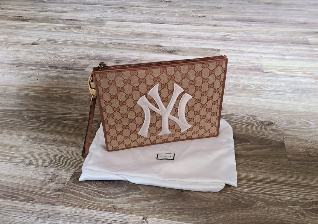 구찌 클러치 파우치크로스백프라다루이비통디올셀린느생로랑샤넬버버리에르메스테수토호보백팩명품가방뉴욕패딩--0