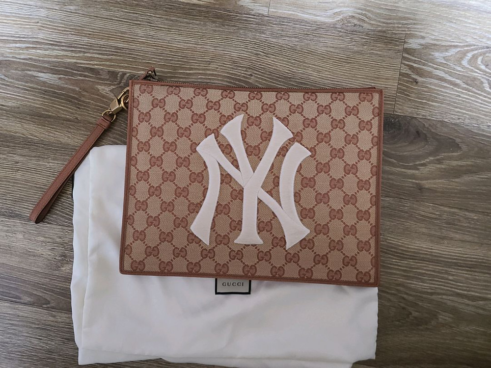 구찌 클러치 파우치크로스백프라다루이비통디올셀린느생로랑샤넬버버리에르메스테수토호보백팩명품가방뉴욕패딩--3