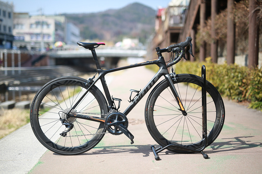 *가격인하*18년 자이언트 TCR 어드밴스1 KOM M *카본휠셋*--2