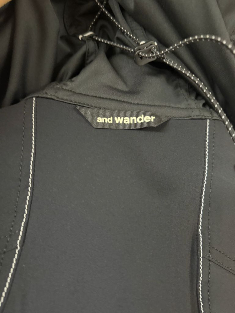 앤드원더 트랙자켓 3 블랙 라지 팝니다 이미지