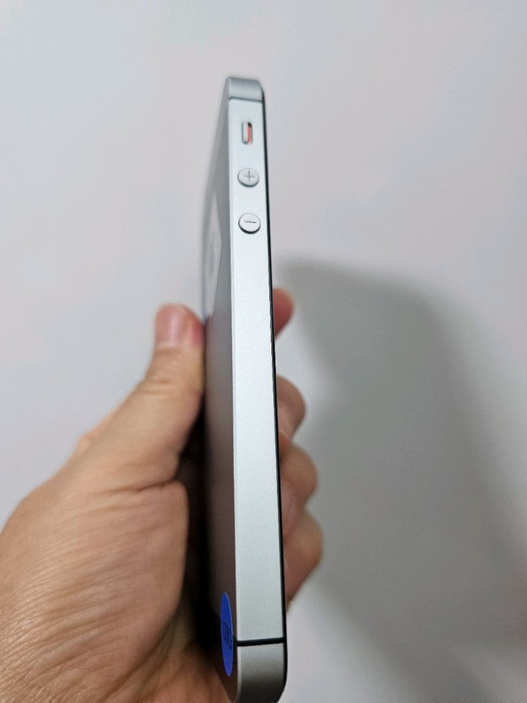 C1. 아이폰 se1 128기가--4