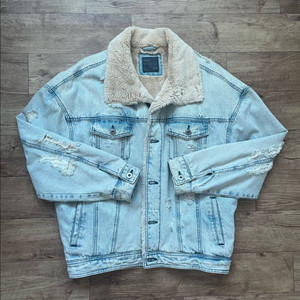 자라 남자 무스탕 100 M ZARA 연청 데님 트러커 양털 데미지 자켓 아우터