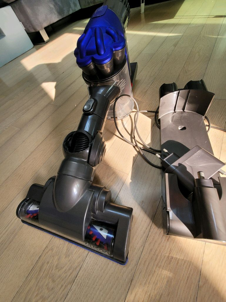 다이슨 DC35 무선 청소기. 이미지