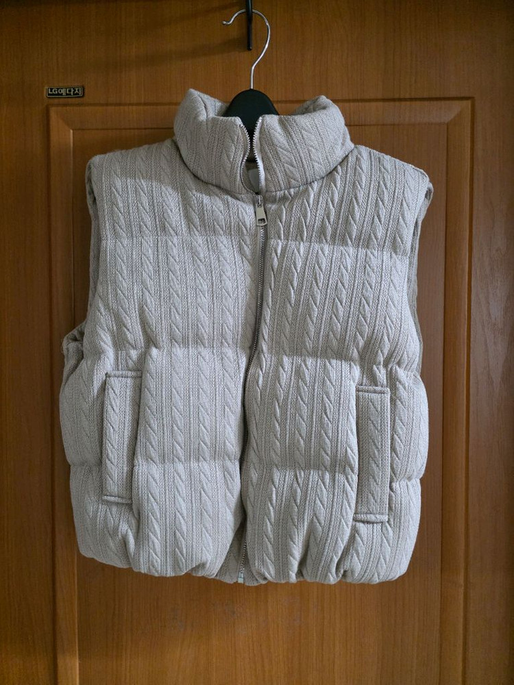 (새상품) 웰론 헤링본 니트 재질 베이지 패딩조끼(따뜻해요)--4